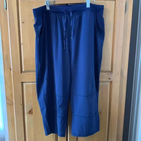 Navy  active capris 1X - Picture 7 of 8